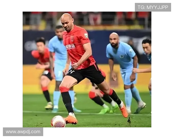 三镇与成都激战上半场无进球